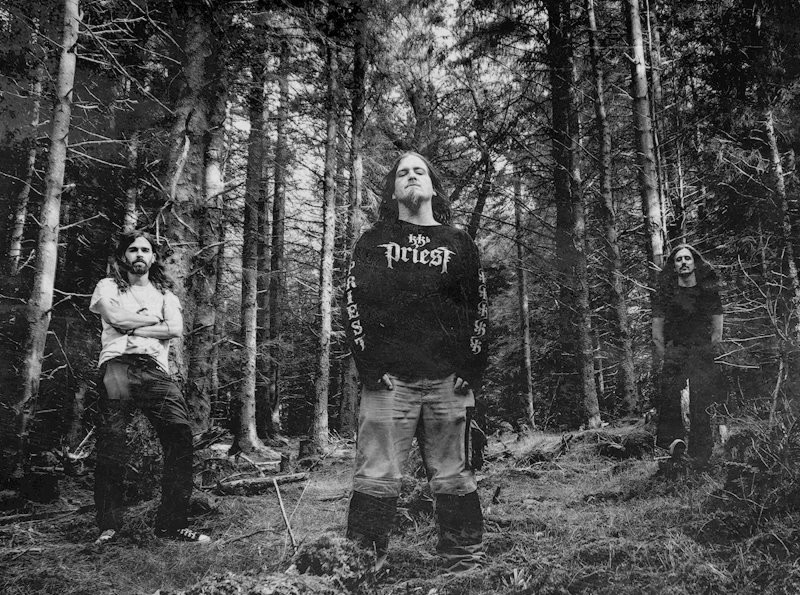 Snowblind have released their new EP “Shapes In The Trees”